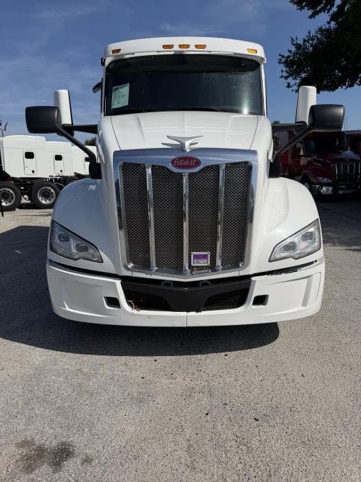 2022 Peterbilt 579 — photo 6