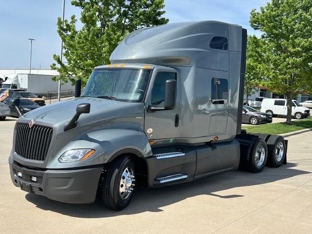 2024 International LT — photo 3