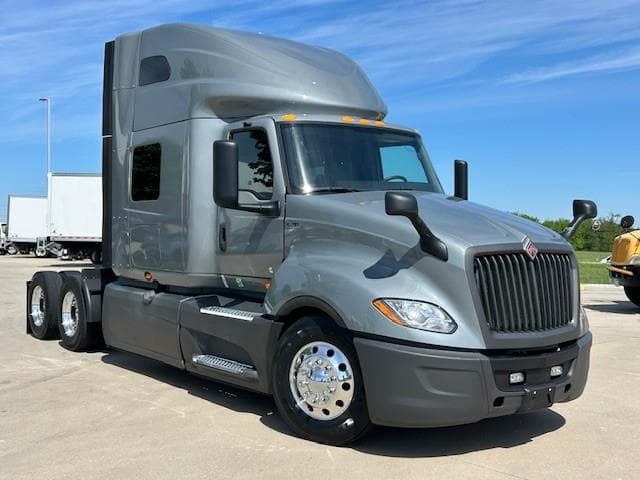 2024 International LT — photo 2