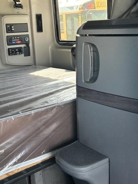 2024 International LT — photo 7