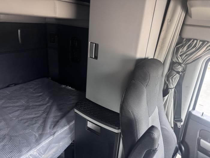 2022 Kenworth T680 — photo 11