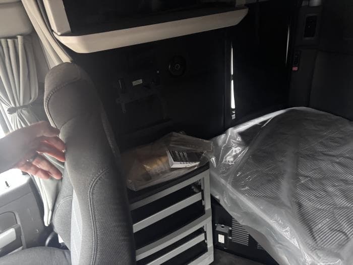 2022 Kenworth T680 — photo 12