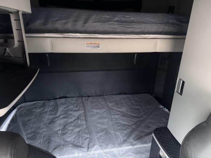 2022 Kenworth T680 — photo 10