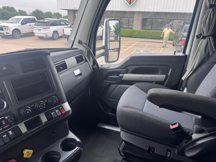 2022 Kenworth T680 — photo 9
