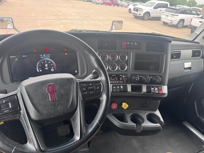 2022 Kenworth T680 — photo 7