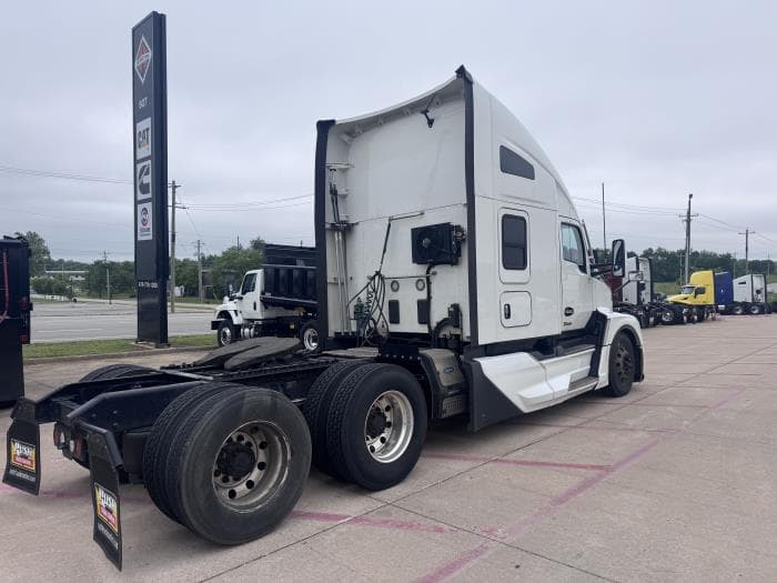 2022 Kenworth T680 — photo 4
