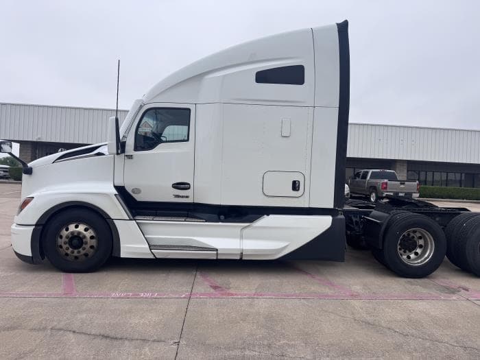2022 Kenworth T680 — photo 2