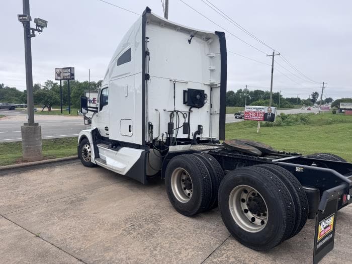 2022 Kenworth T680 — photo 6