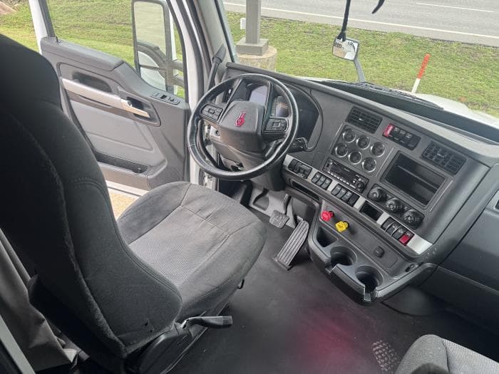 2022 Kenworth T680 — photo 9