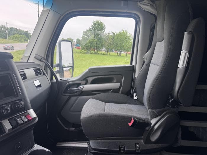 2022 Kenworth T680 — photo 10