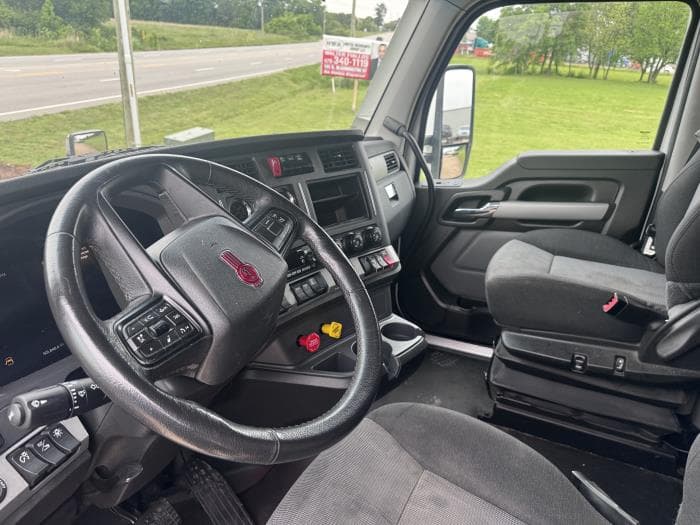 2022 Kenworth T680 — photo 12