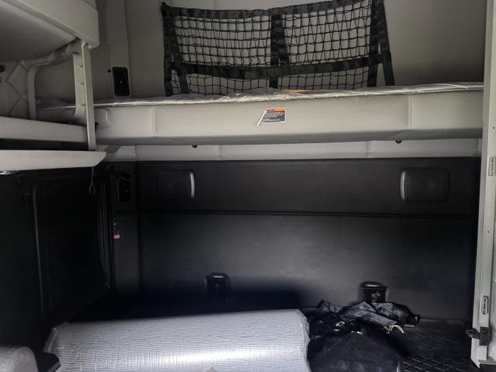 2022 Kenworth T680 — photo 13