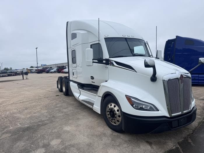 2022 Kenworth T680 — photo 2