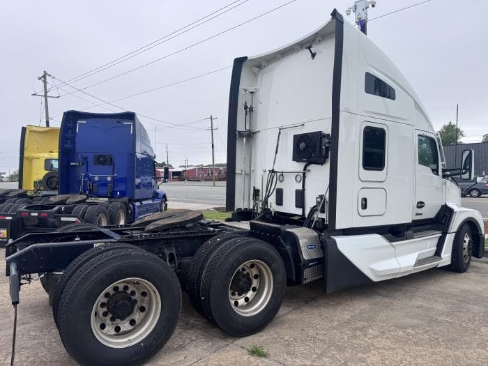 2022 Kenworth T680 — photo 7