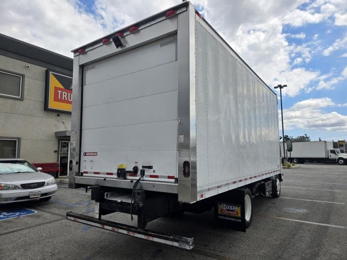 2019 Isuzu NQR — photo 11