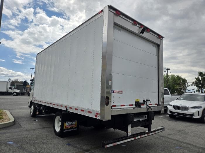 2019 Isuzu NQR — photo 12