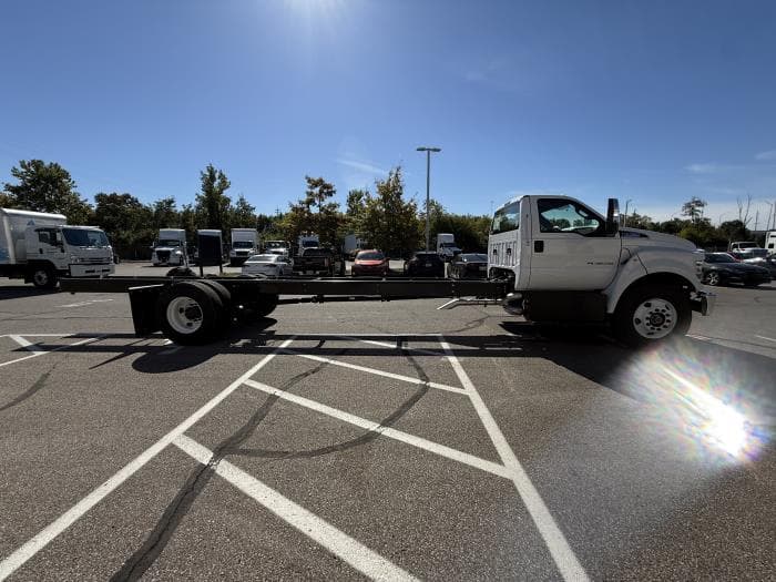 2027 Ford F-750 — photo 5