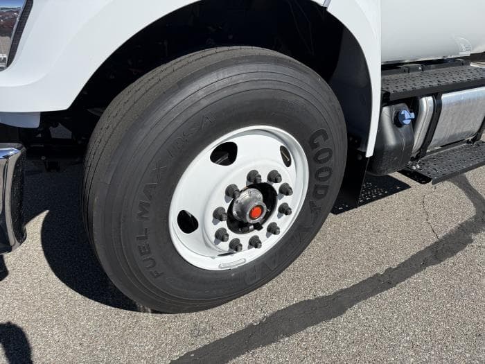 2027 Ford F-750 — photo 22