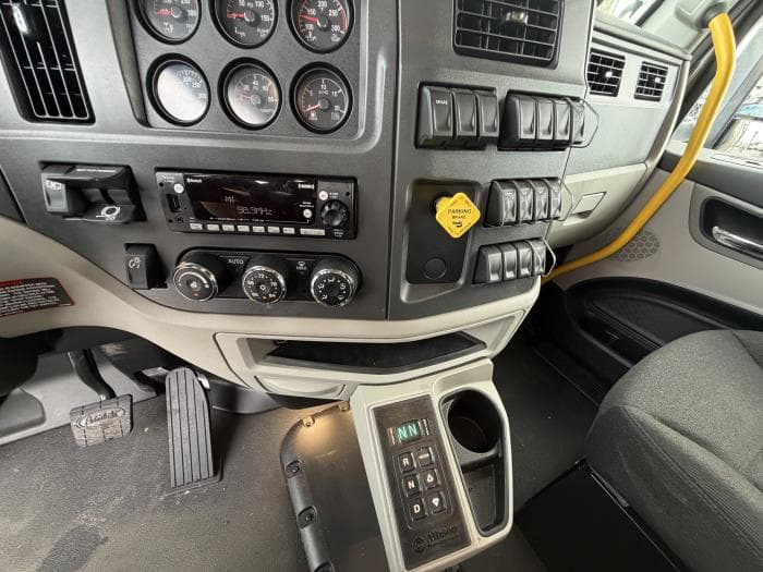 2027 Peterbilt 567 in Orlando, FL — photo 13