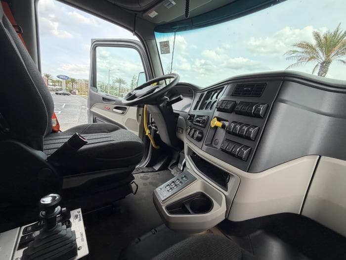 2027 Peterbilt 567 in Orlando, FL — photo 17