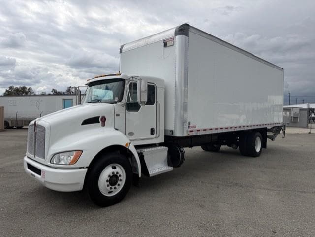 2022 Kenworth T270 — photo 2