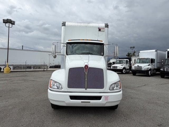 2022 Kenworth T270 — photo 3