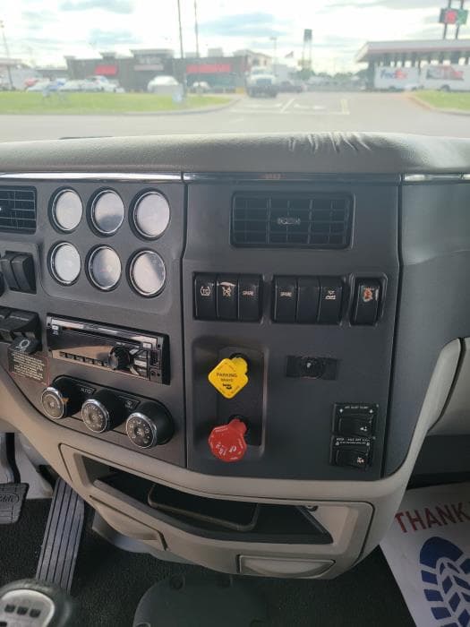 2019 Peterbilt 579 — photo 19