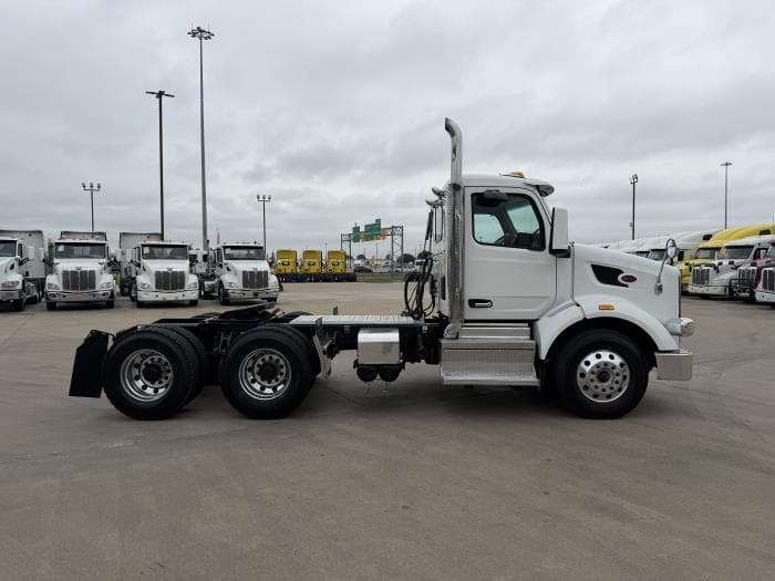 2023 Peterbilt 567 — photo 7