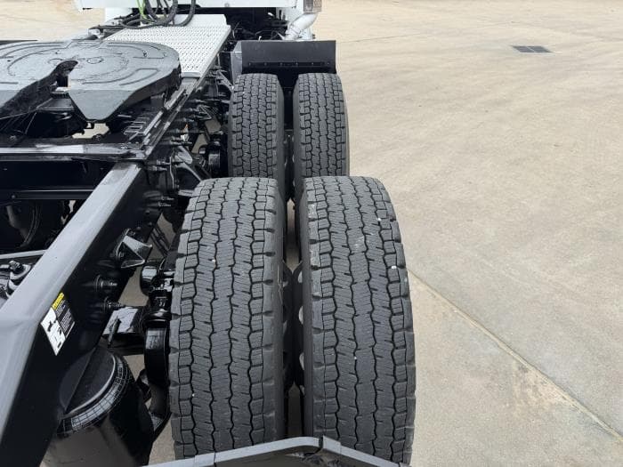 2023 Peterbilt 567 — photo 12