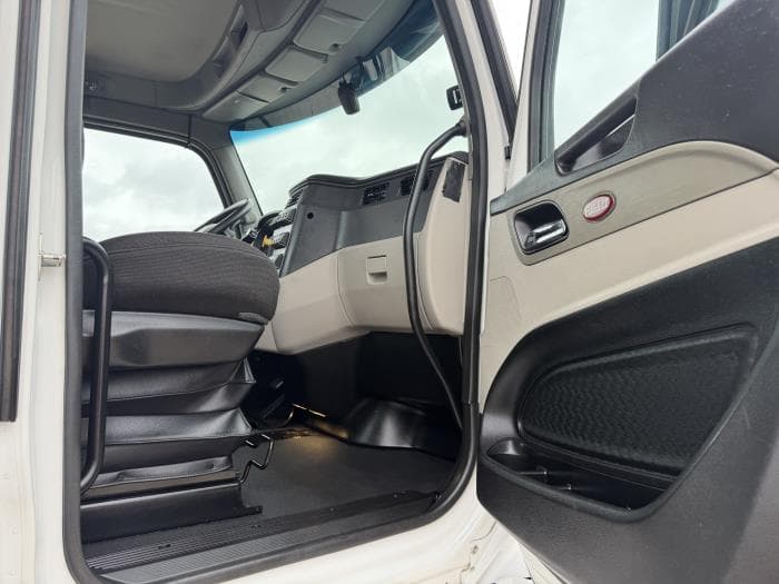 2023 Peterbilt 567 — photo 22
