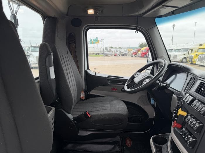 2023 Peterbilt 567 — photo 23