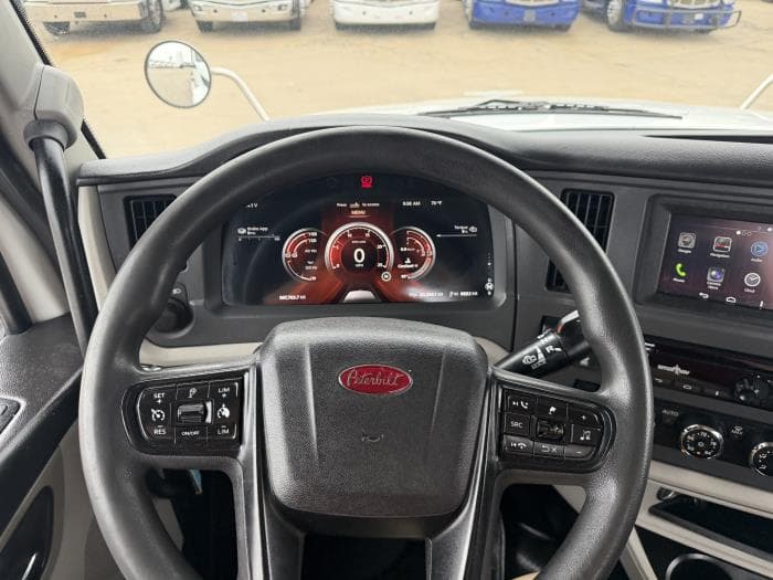 2023 Peterbilt 567 — photo 30