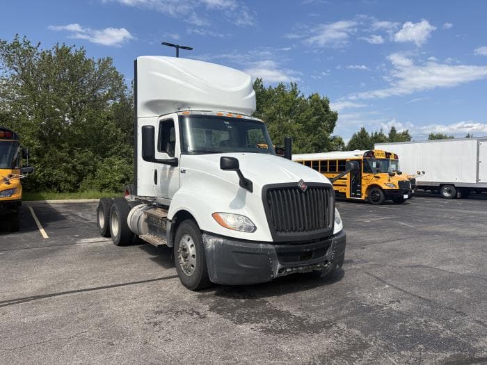 2018 International LT — photo 2