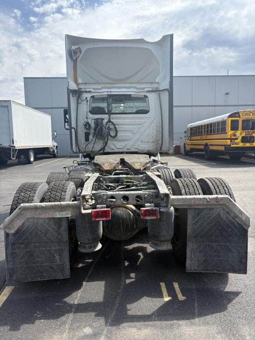 2018 International LT — photo 5