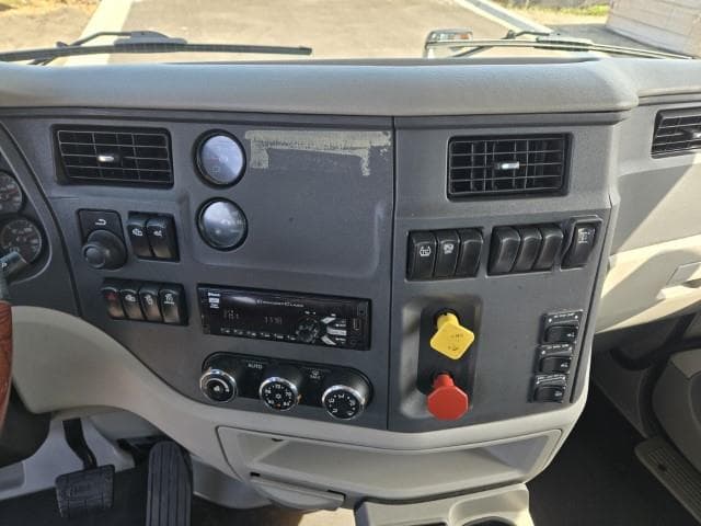 2018 Peterbilt 579 — photo 8
