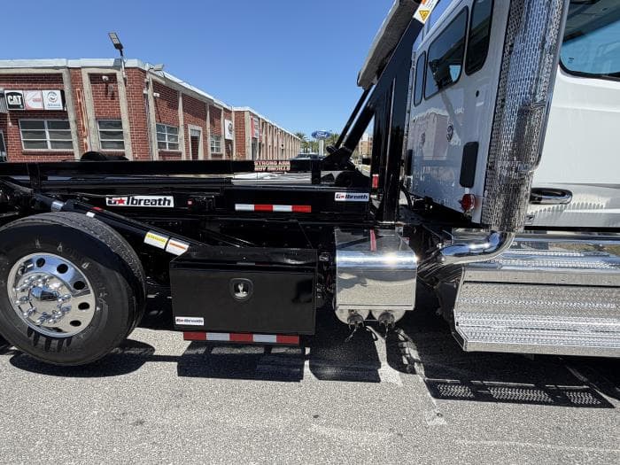 2027 Peterbilt 567 in Orlando, FL — photo 8