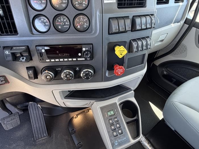 2027 Peterbilt 567 in Orlando, FL — photo 14