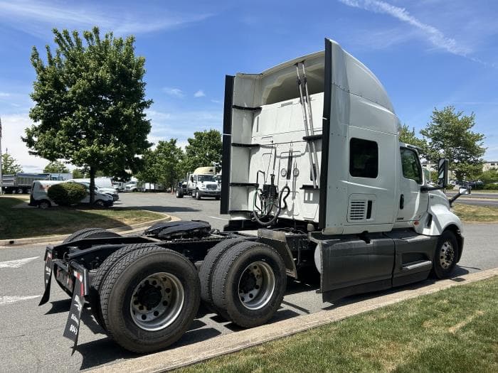 2022 International LT — photo 7
