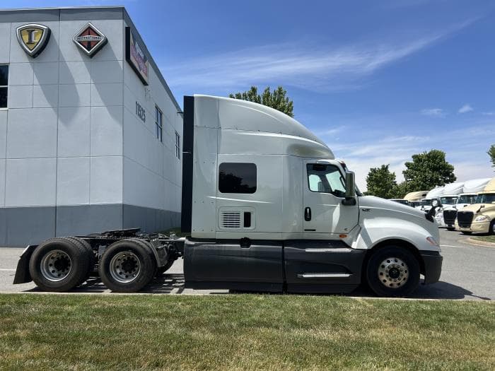 2022 International LT — photo 8