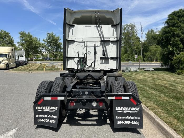 2022 International LT — photo 6