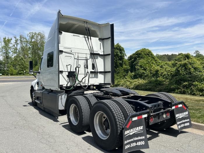 2022 International LT — photo 5