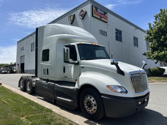 2022 International LT — photo 2