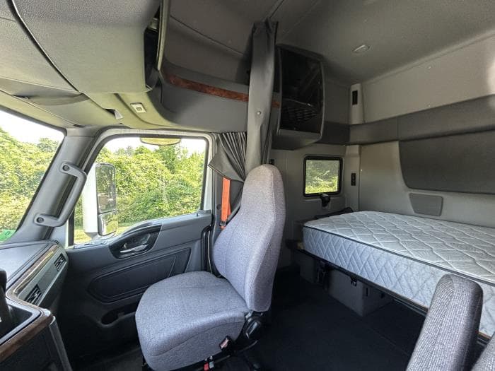 2022 International LT — photo 15