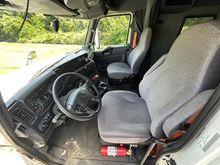 2022 International LT — photo 10