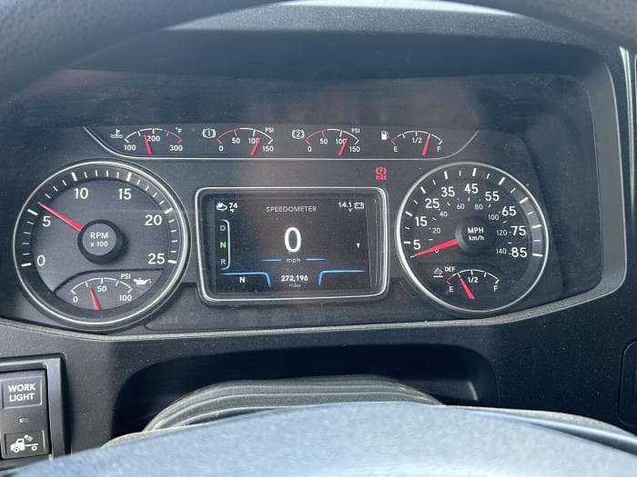 2022 International LT — photo 12