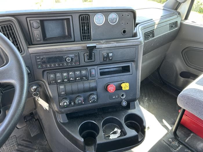 2024 International LT — photo 12