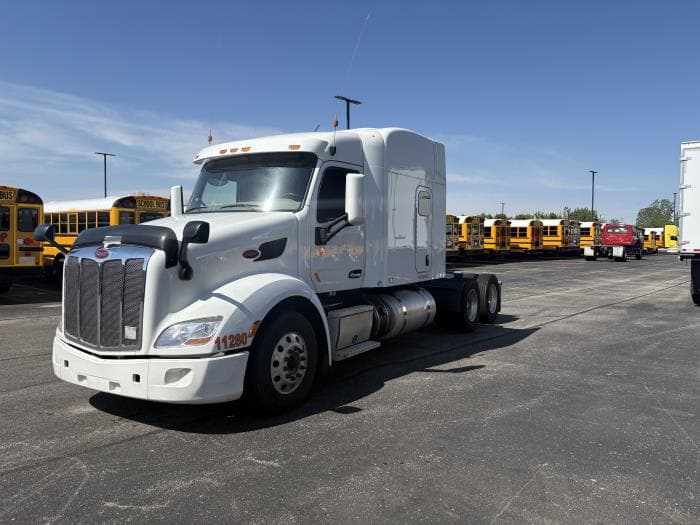 2022 Peterbilt 579 — photo 2