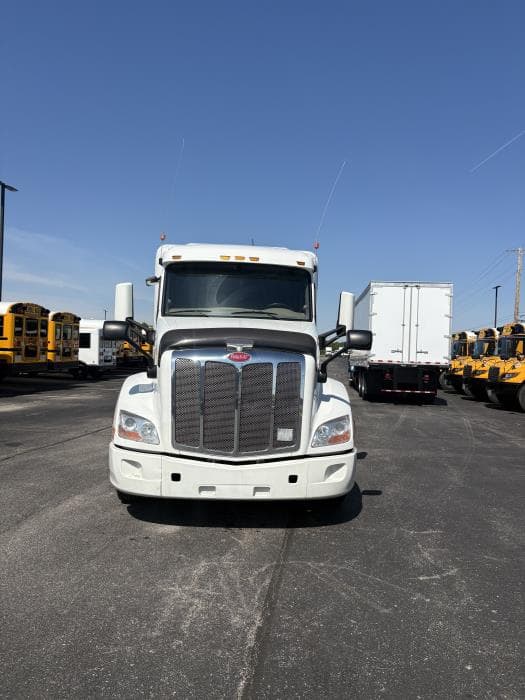 2022 Peterbilt 579 — photo 3