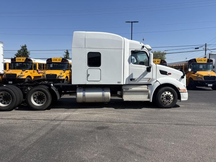 2022 Peterbilt 579 — photo 5