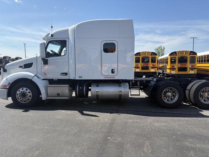 2022 Peterbilt 579 — photo 7